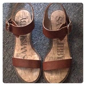 Cute sandals!👡
